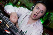  DJ 