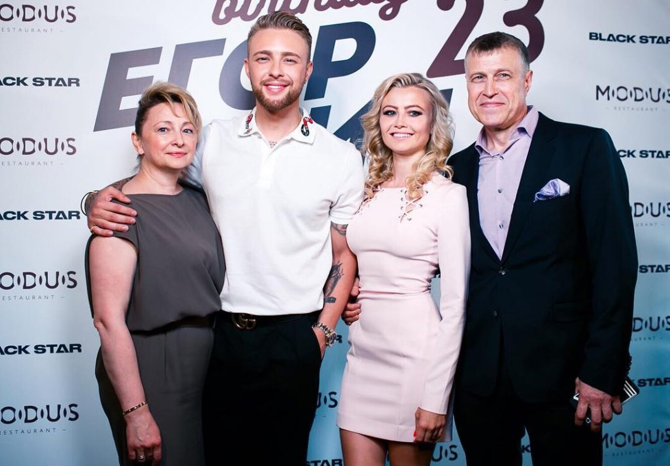 Егор Крид с семьей: с мамой, папой и сестрой