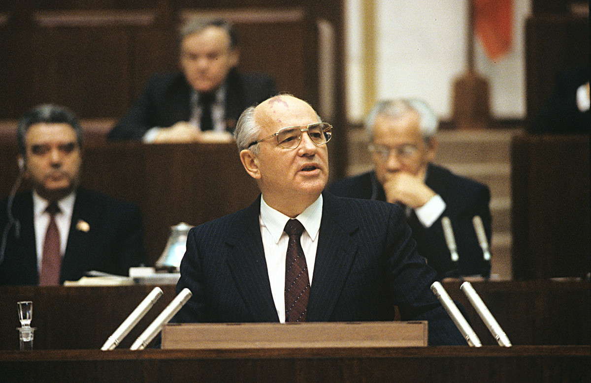Михаил Горбачев - Генеральный секретарь ЦК КПСС
