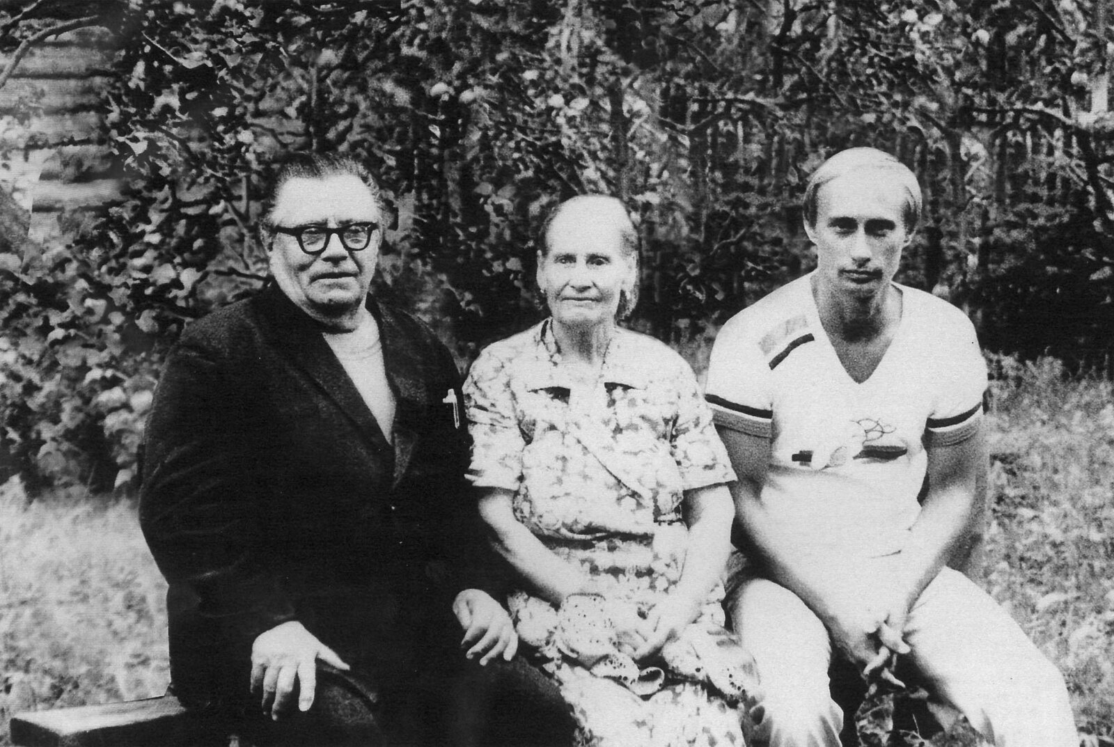Владимир Путин с родителями: мамой Марией и папой Владимиром