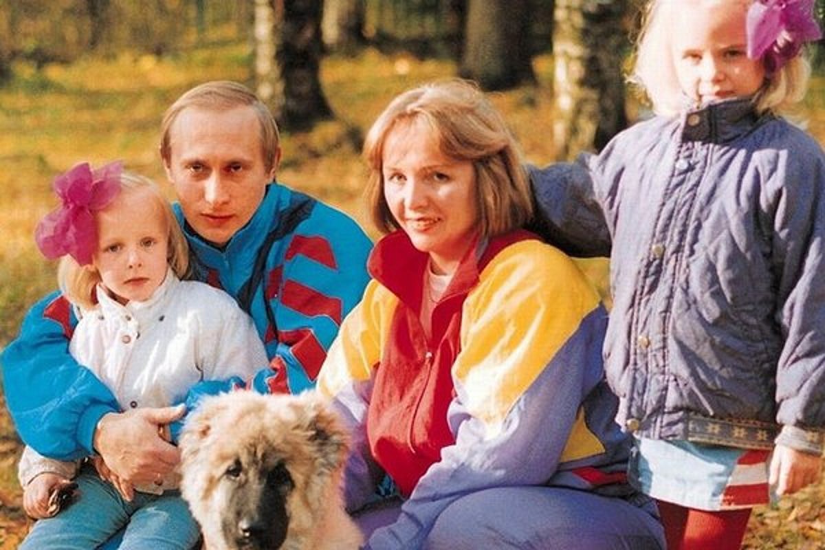 Владимир Путин с женой и дочками